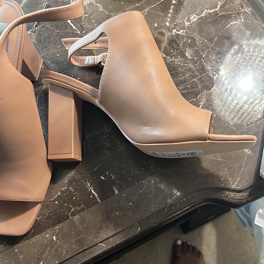 Neutral dark tan slingbacks